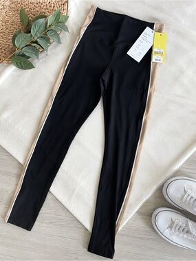 NWT All In Motion Everyday Soft High Rise Leggings Small Black/Tan
